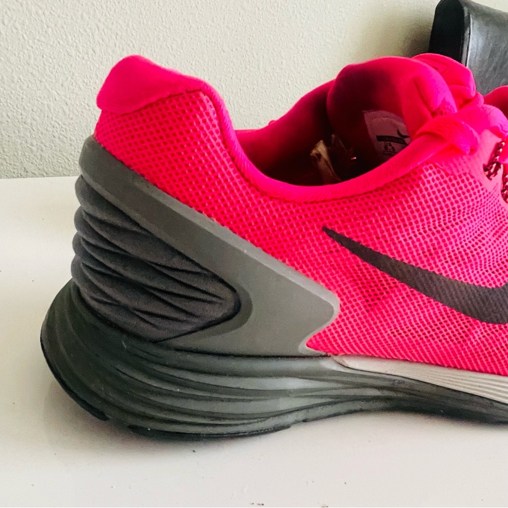 Nike Pink and Black Athletic Shoes Modern Design - Picture 2 of 11